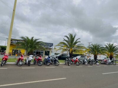 Imagem da notícia Infrações de trânsito aumentam em Costa Rica: motos ocupam vagas erradas e bicicletas elétricas circulam na contramão